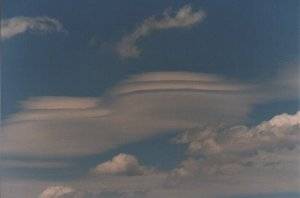 Affascinanti nubi medie: le nubi lenticolari