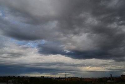 Cielo molto vario. Si intravede il Monte Rosa