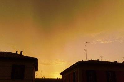 Incredibili colori del temporale della sera del 19 su Bologna