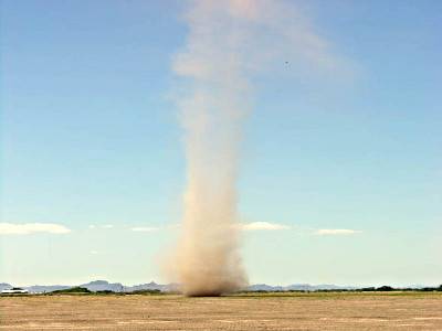 Un diavolo di polvere in Arizona