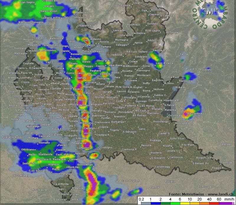 Le precipitazioni lungo la linea di groppo (squall line) viste dal radar..