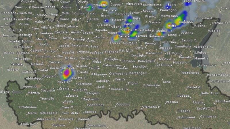 Mappa radar CML: impressionante come la cella si sia sviluppata esattamente sul capoluogo lombardo!