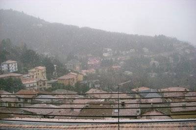 Neve moderata a Brunate il 7 (foto di A. Selvaggi)
