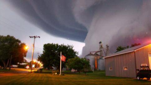 Una nuvola tornado (foto vera ma non è un tornado)