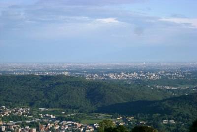 Milano e in particolare in lontananza sulla destra il Pirellone