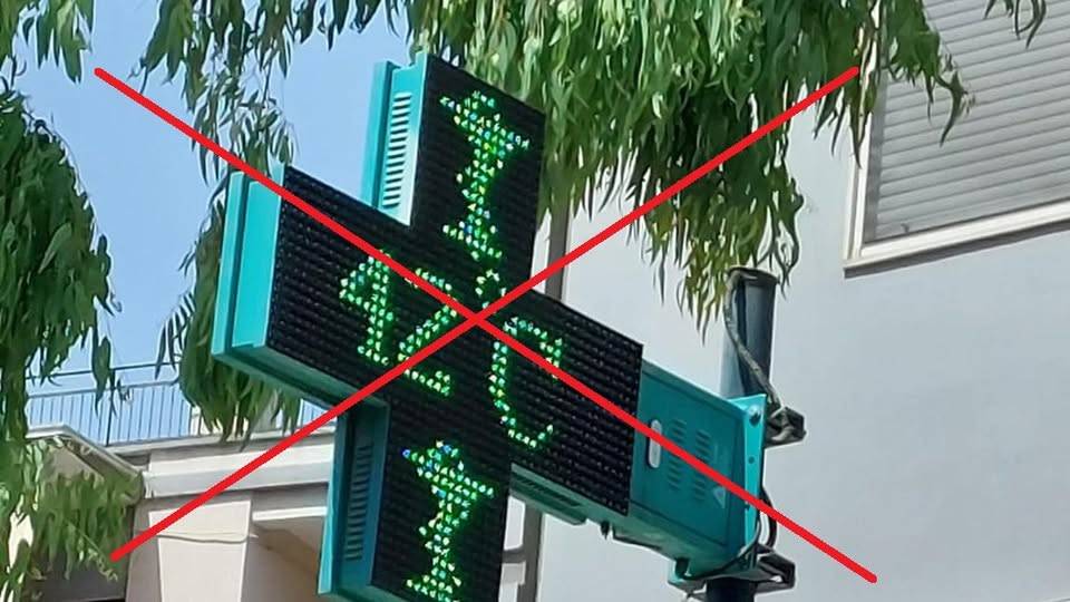 Display farmacia con temperature errate